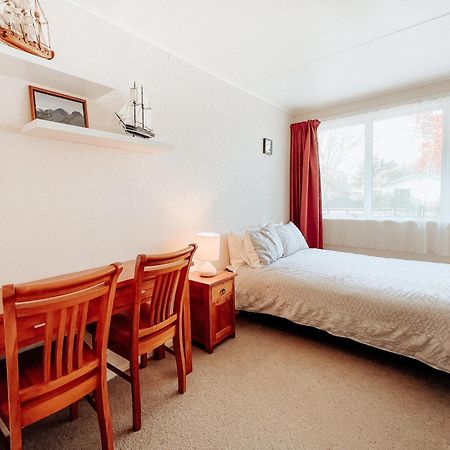 Alpine House Tongariro - Turangi Holiday Home ภายนอก รูปภาพ