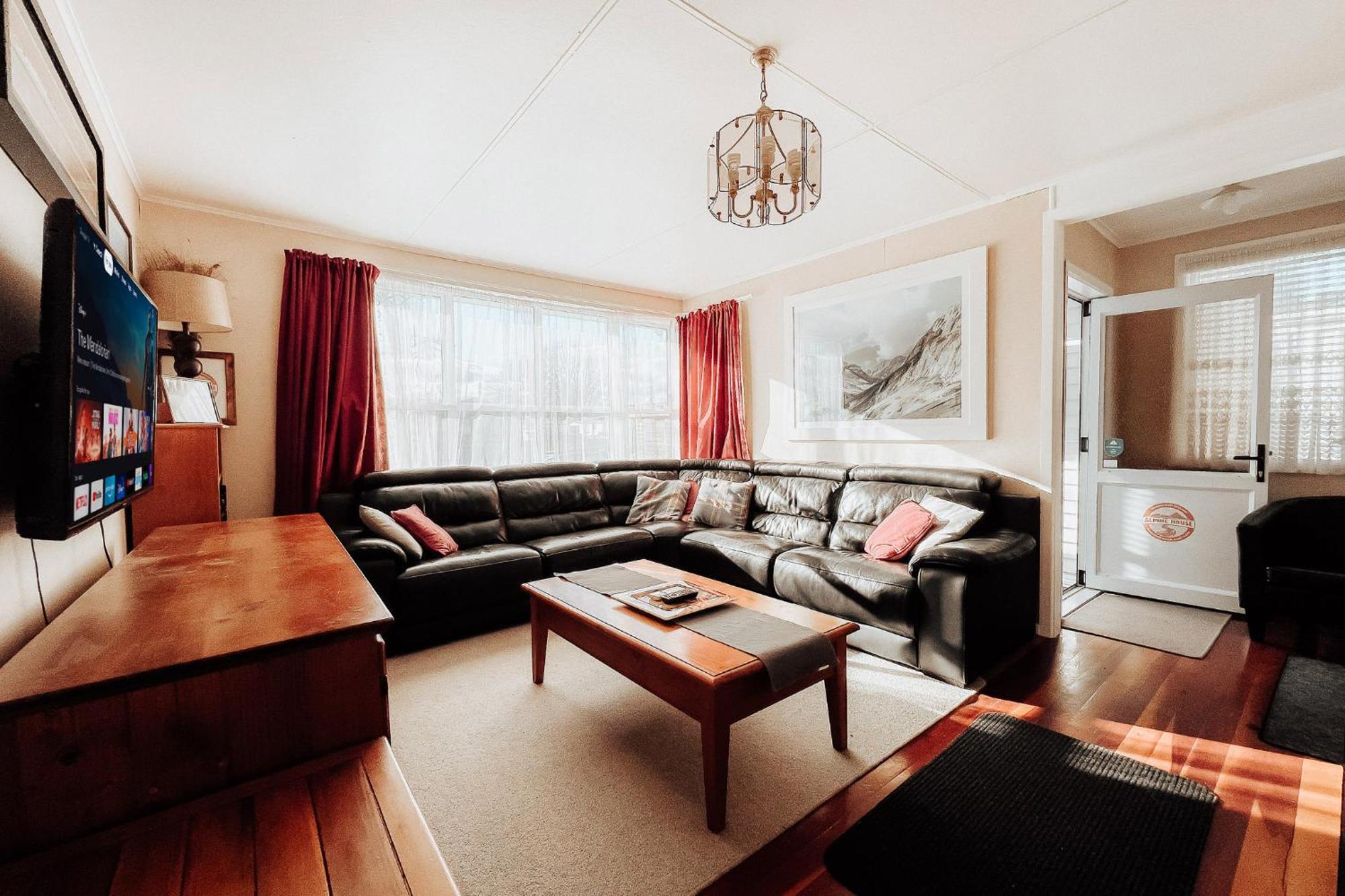 Alpine House Tongariro - Turangi Holiday Home ภายนอก รูปภาพ